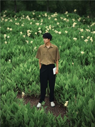 王星越夏日写真曝光 日系少年清新感十足