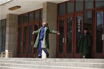 罗志祥走出考场