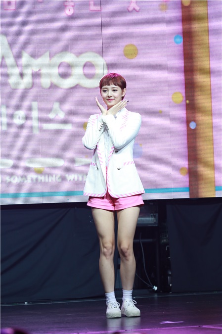 女团SONAMOO29日上午在首尔麻浦区举行第三张迷你专辑发行纪念《Showcase》