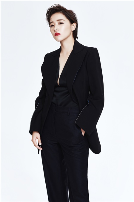 太撩!阚清子西装超men 网友:可能是个假女演员