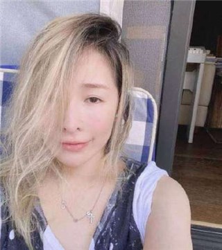 传遭爱犬咬伤首露面  萧亚轩口罩遮脸报平安