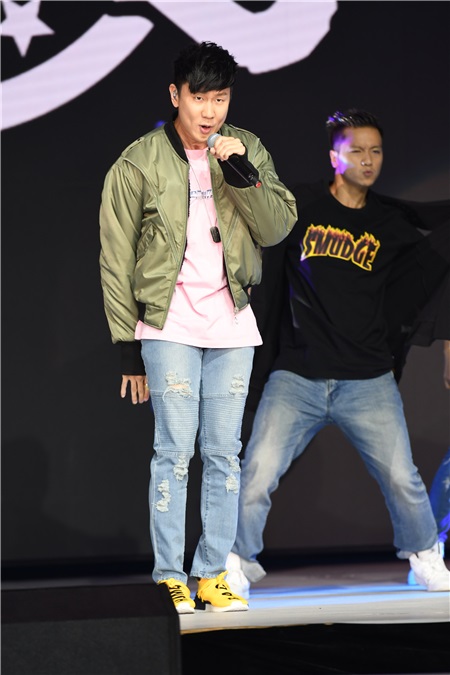 林俊杰想坐时光机穿越 娱乐圈赛车手又添新人