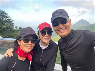 殿堂级帝后同框·刘嘉玲结伴周润发张艾嘉登山