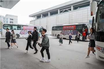 选手纷纷抵达现场