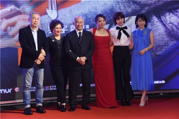 电影追捕在台举办首映会 吴宇森率河智苑、樱庭奈奈美、吴飞霞盛装出席宣传造势
