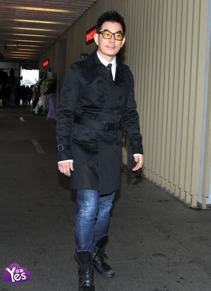 〈Yes 台北现场〉吴克群母亲告别式 播放父母求婚视频感动落泪