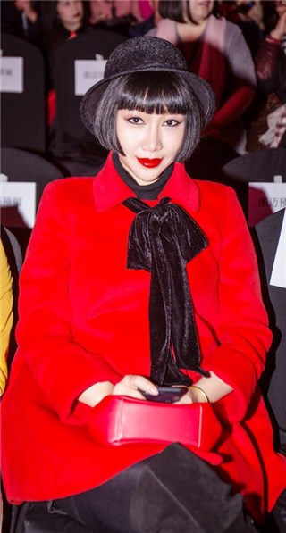 名模苏西大婚过后现身北京国际时装周