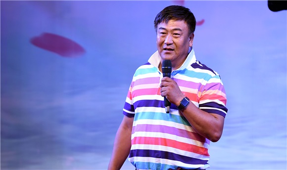 张含韵玩穿越脸圆似福娃显呆萌 张一山古装显丑、沈梦辰灿笑露双下巴