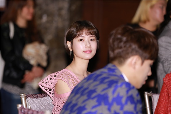 李准、郑素敏出席KBS新周末剧《爸爸好奇怪》的制作发布会