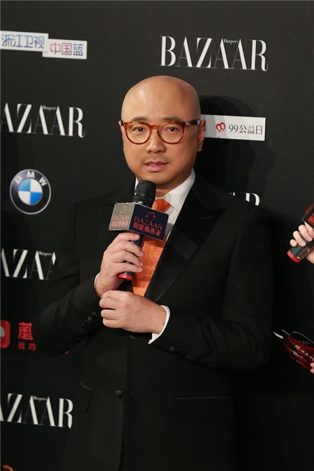 徐峥西装造型亮相慈善夜 热心公益不遗余力