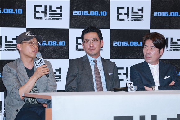 河正宇吴达洙亮相《Tunnel》媒体首映 演技派拼气场