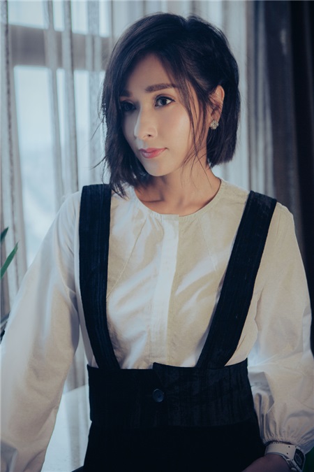 杨恭如初夏美如画 黑白背带裙复古文艺范儿