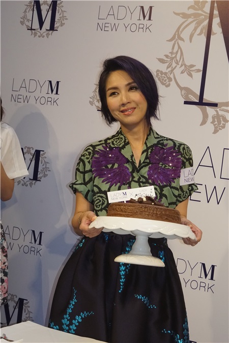 〈Yes 香港现场〉杨千嬅、周汶錡及黄佩霞出席甜品店开幕活动