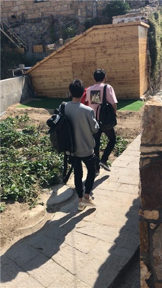 林更新现身《三个院子》 搭档朱桢