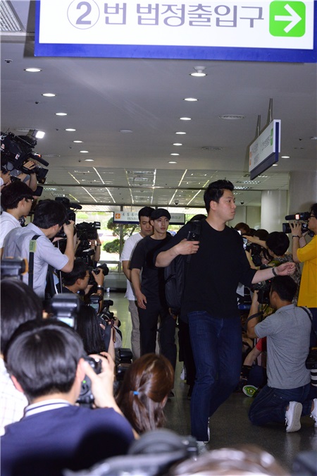 金贤重与前女友崔某接受对质审讯