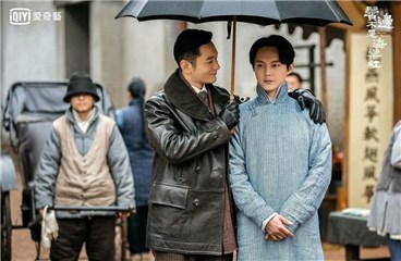 黄晓明喝酒戏来真的 10分钟乾完整瓶威士忌