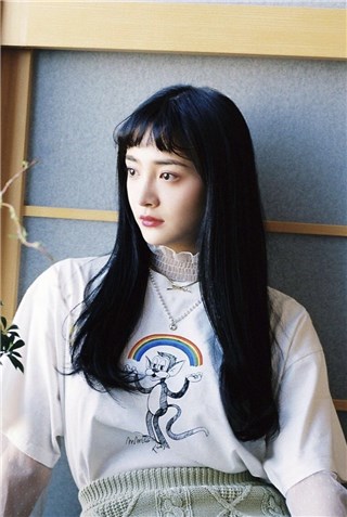 周洁琼春日写真曝光 复古胶片风鲜明清新