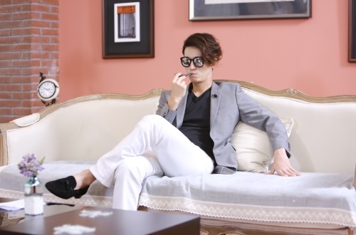 陈楚河收奇葩礼物 除蛋糕榴莲外,还有户口本?