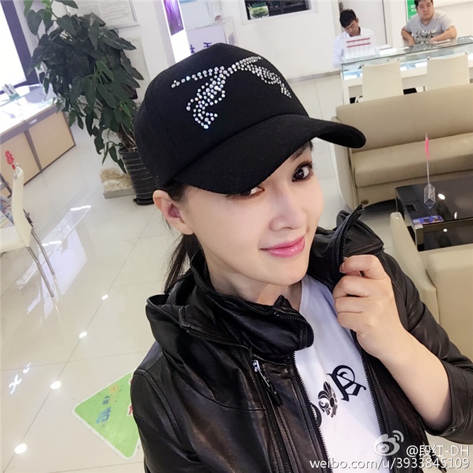 段红晒鸡血石炮轰赵雅淇 女星需要独立自尊自爱