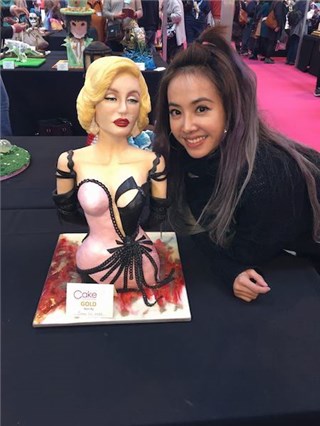 呸姐猛！蔡依林费时两周制作蛋糕  英国比赛得金奖