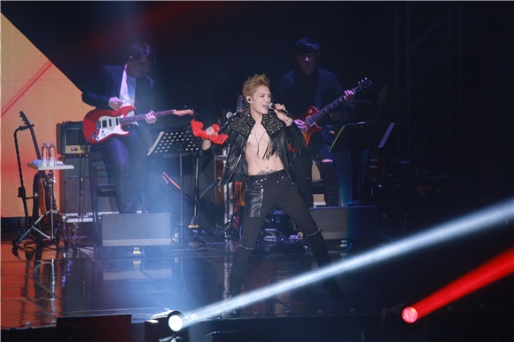 JYJ成员金举办了退伍后首个亚洲巡回演唱会