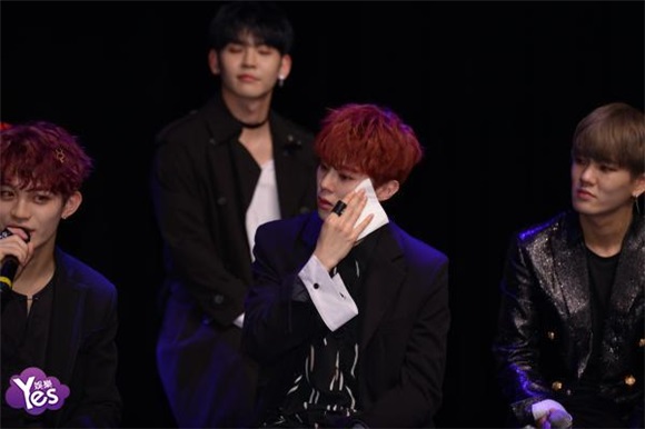 〈Yes 首尔现场〉UP10TION举办showcase 10位成员齐聚帅气亮相