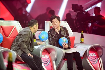刘国梁与潘粤明讨论挑战专案