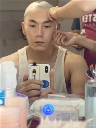 秦昊秃头照疯传!本尊自证没有秃头只是倒模