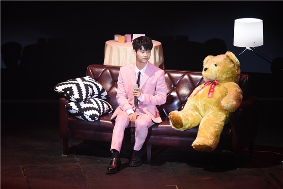 韩团VIXX队长N举办粉丝见面会