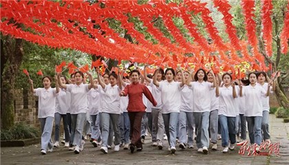 《没有共产党就没有新中国》情境剧照