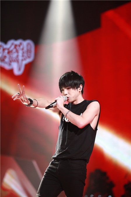 华晨宇「滑板鞋」海外疯狂破2000万 全新专辑《H》将发