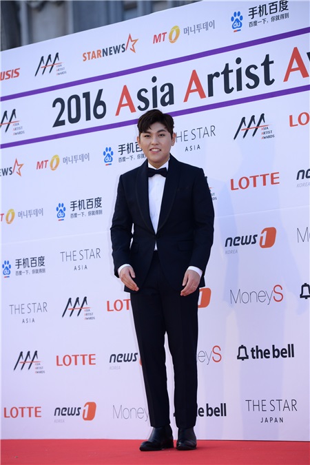 韩国盛典AAA超豪华阵容 EXO防弹朴宝剑允儿全到场