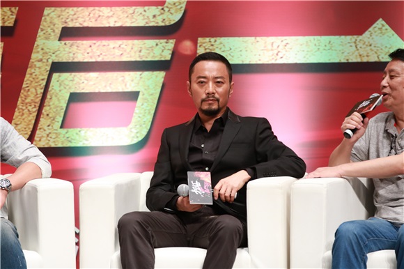 《抢红》抢下本周国产片预售第一 张涵予黎明「大小宝」合体