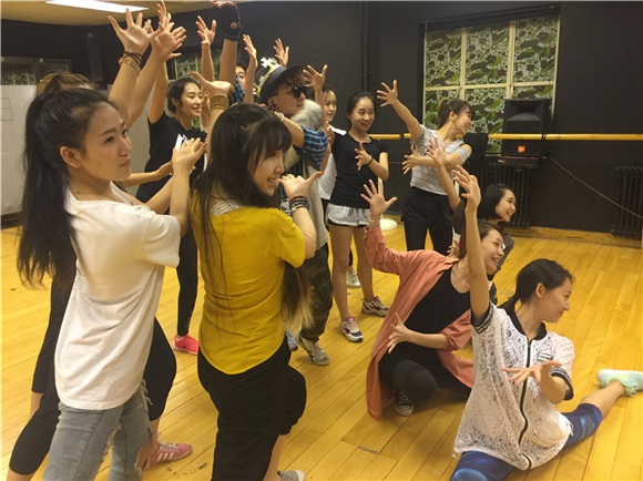 《神犬小七》音乐剧蓄势待发 何静:每个生命都有英雄梦