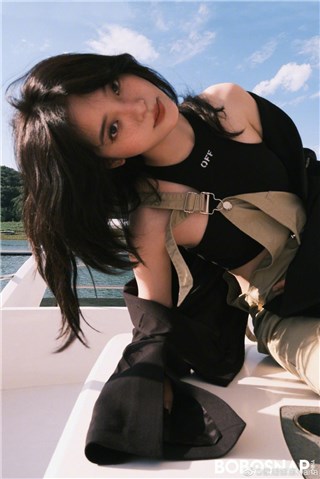 欧阳娜娜张子枫“娜天的枫”合体    同框登封面太养眼了！
