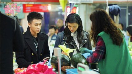 何猷君奚梦瑶一同买菜