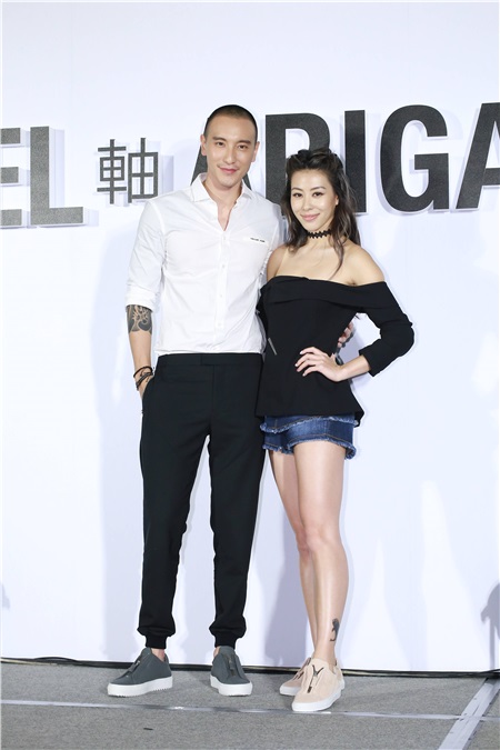 王阳明蔡诗芸夫妻出席鞋《品AXEL ARIGATO》开幕