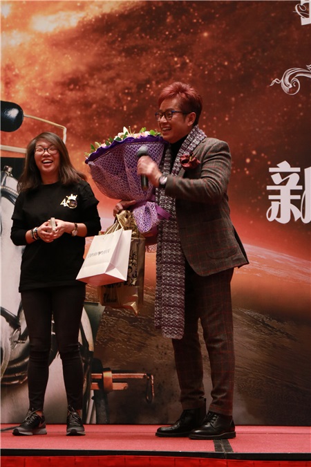 谭咏麟「银河岁月40载」巡演记者会在京举行 获赠「常青树」预祝票房大卖