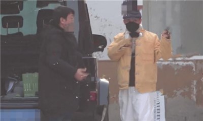王宝强罕见带儿子现身工作室 10岁王子豪白净乖巧