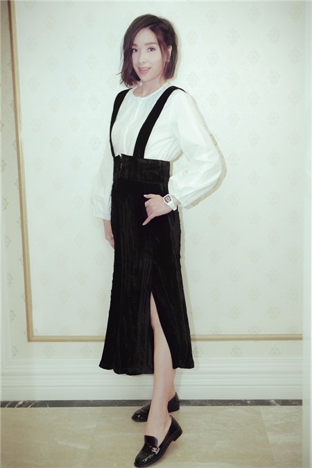 杨恭如初夏美如画 黑白背带裙复古文艺范儿