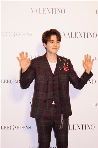 〈Yes香港现场〉李栋旭旋风来港出席时尚品牌活动 刘嘉玲、张智霖夫妻都出席