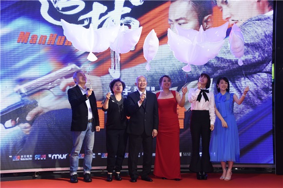 电影追捕在台举办首映会 吴宇森率河智苑、樱庭奈奈美、吴飞霞盛装出席宣传造势