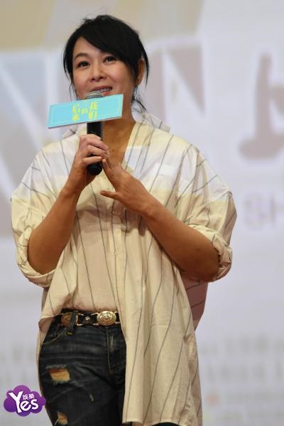 〈Yes 上海现场〉汤唯到戏院支持刘若英新气 带鲜花配保健食品打气