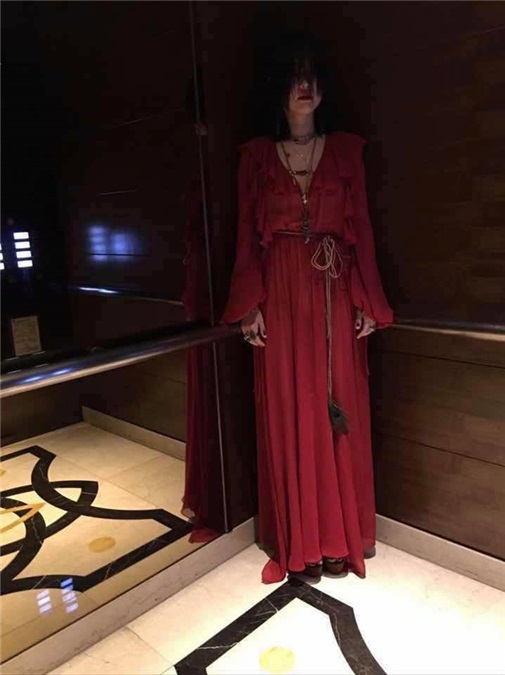 鬼月小S百无禁忌恐怖红洋装吓人