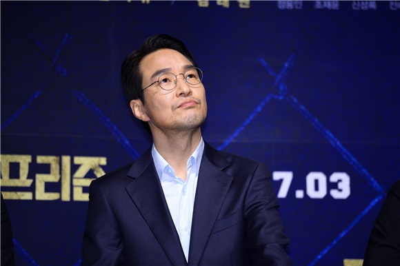 电影《监狱》举行制作报告会,导演罗贤 主演韩石圭、金来沅等出席