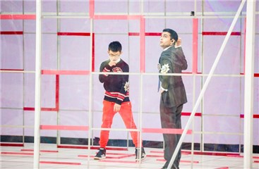 杨英豪与纳仁在奋力挑战中
