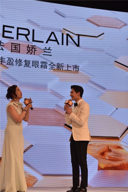 杨洋变身白马王子 迷倒一大批迷妹