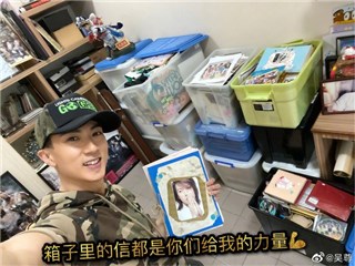 全部从海外扛回家！吴尊收藏粉丝15年礼物