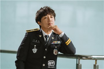 韩剧《警察课程》车太铉饰演大学教授与学生郑秀晶、A1B4振永合力破案