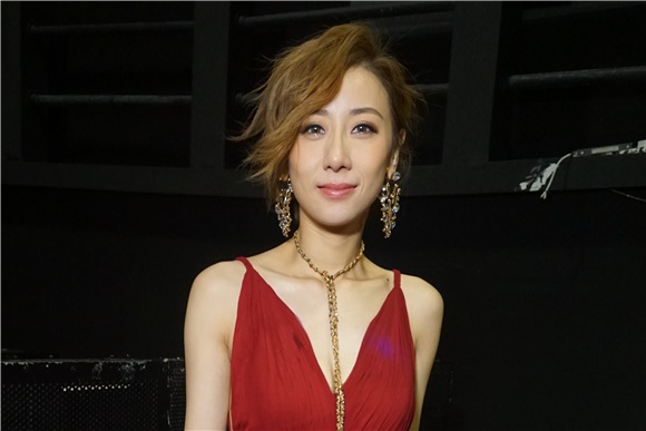 〈Yes 香港现场〉泳儿演唱会开直播 让妈妈也能在医院看